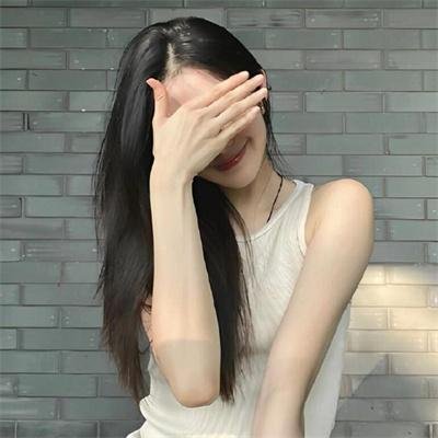 9顶假发的女孩